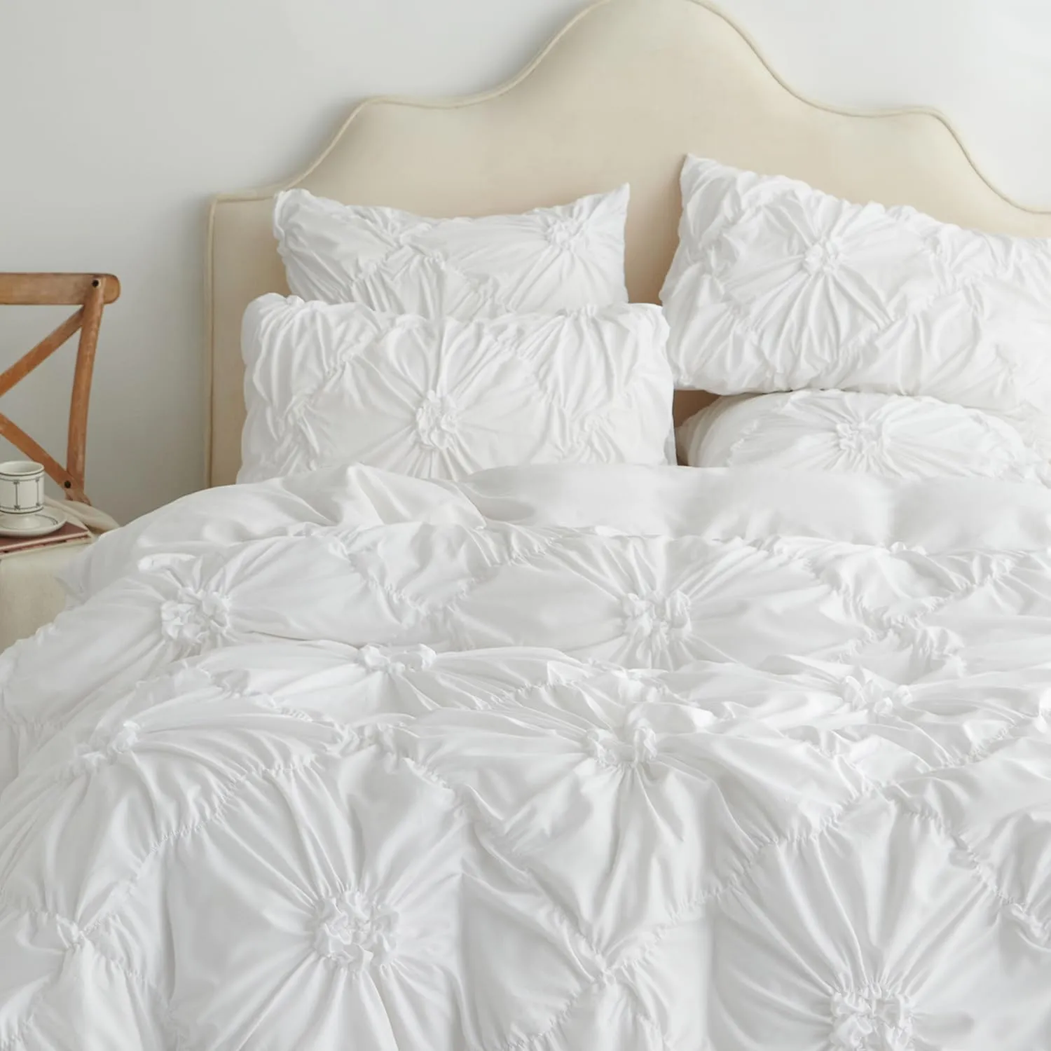 Nayoroom White Pintuck Duvet Cover Queen Size Boho Floral Pinch Pleated Textured Comforter Cover 3 Pcs Soft Washed Microfiber Shabby Chic Aesthetic Bedding Set with Zipper Closure