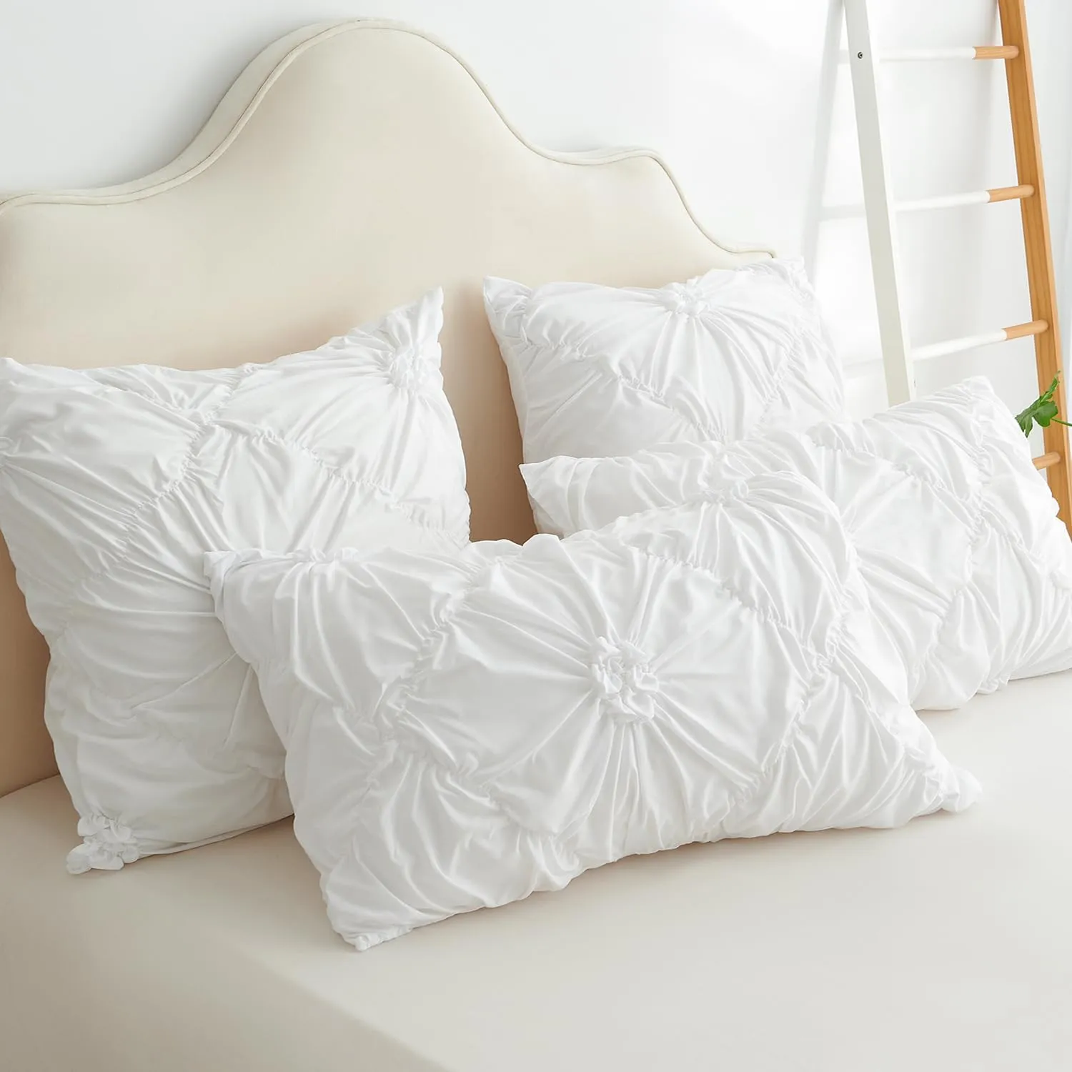 Nayoroom White Pintuck Duvet Cover Queen Size Boho Floral Pinch Pleated Textured Comforter Cover 3 Pcs Soft Washed Microfiber Shabby Chic Aesthetic Bedding Set with Zipper Closure