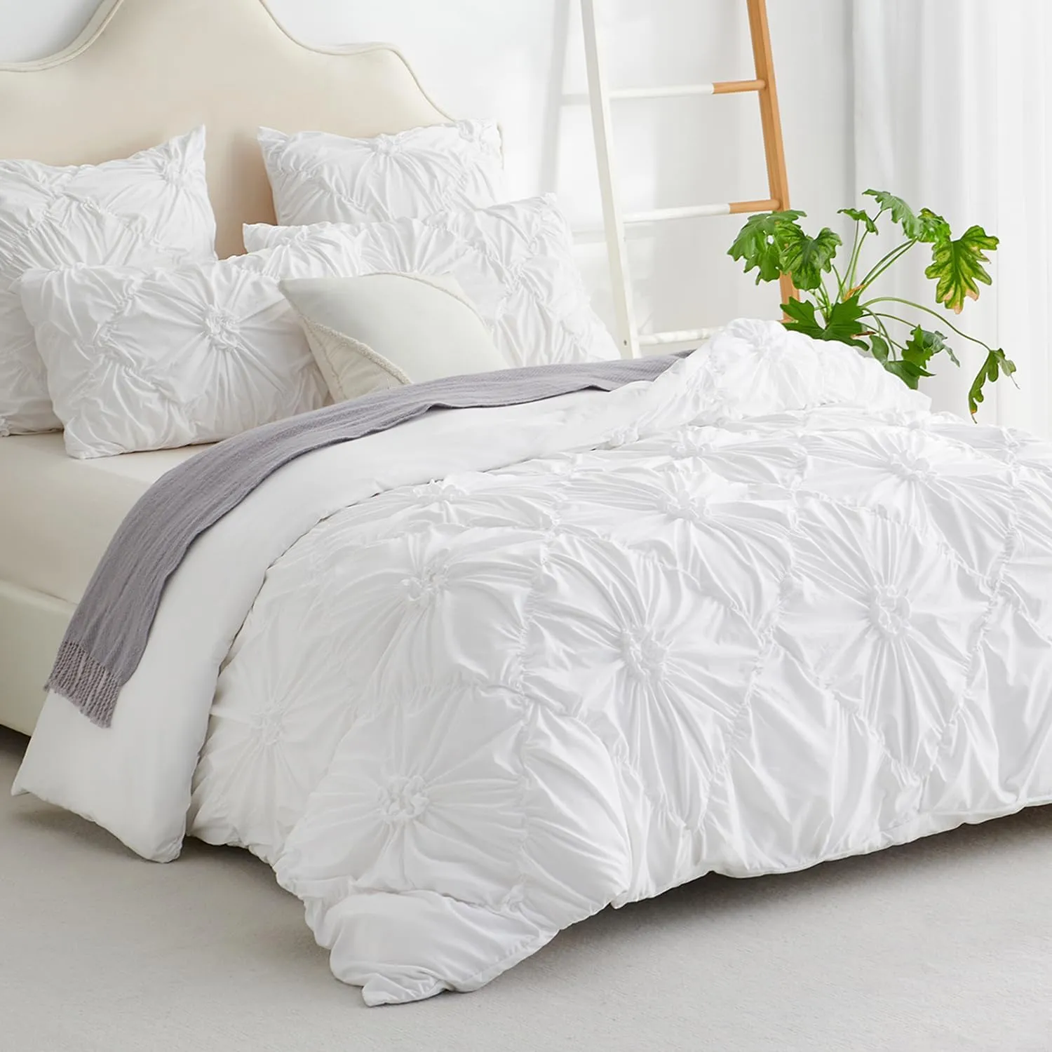 Nayoroom White Pintuck Duvet Cover Queen Size Boho Floral Pinch Pleated Textured Comforter Cover 3 Pcs Soft Washed Microfiber Shabby Chic Aesthetic Bedding Set with Zipper Closure