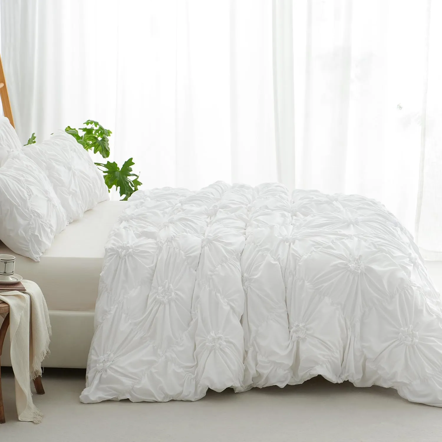 Nayoroom White Pintuck Duvet Cover Queen Size Boho Floral Pinch Pleated Textured Comforter Cover 3 Pcs Soft Washed Microfiber Shabby Chic Aesthetic Bedding Set with Zipper Closure