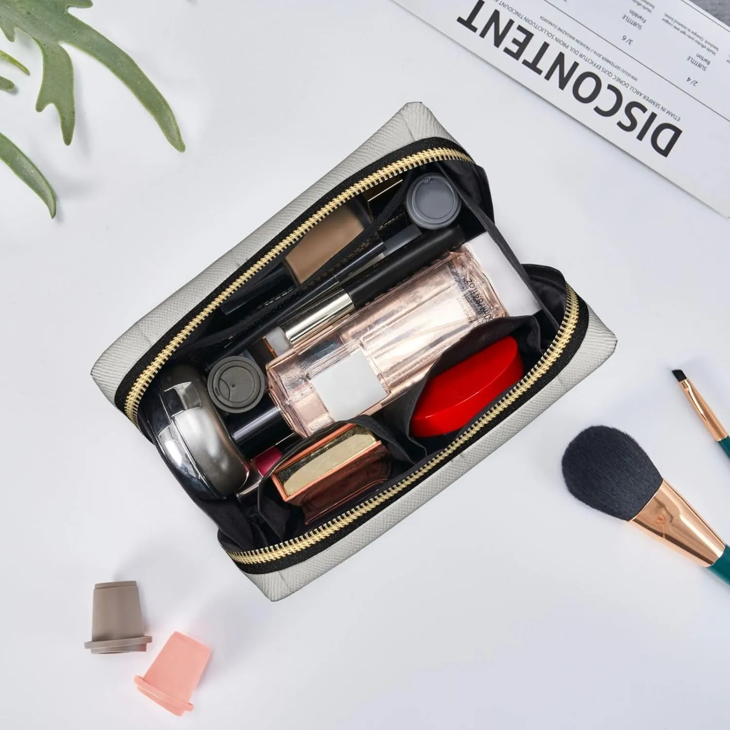 Old White Brick Wall Toiletry Pouch, Travel-Friendly Makeup Organizer For Makeup Brushes, Lipsticks