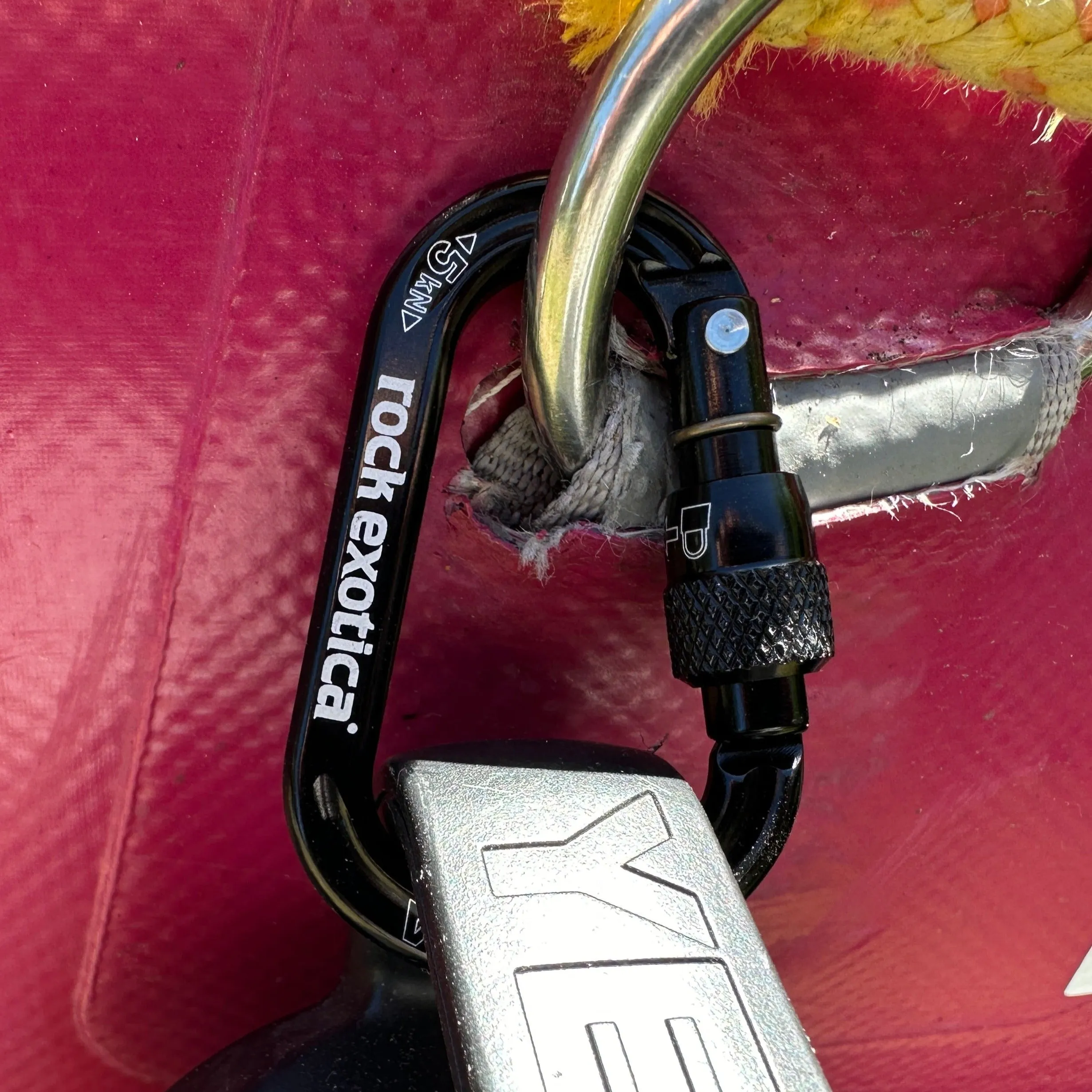 rockX Locking Accessory Carabiner