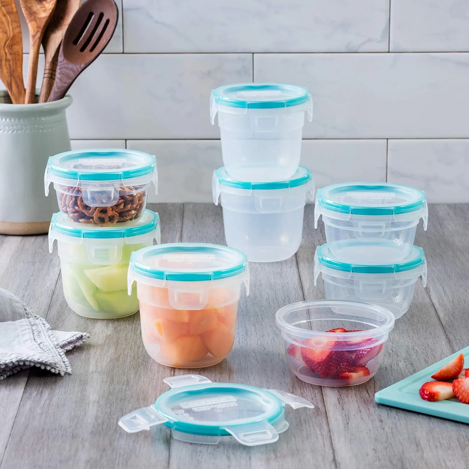 Snapware Total Solution 16-Pc Plastic Food Storage Containers Set ,(4) 2-Cup & (4) 1.2-Cup Round Meal Prep Container, BPA-Free Lids with 4 Locking Tabs, Microwave, Dishwasher, and Freezer Safe
