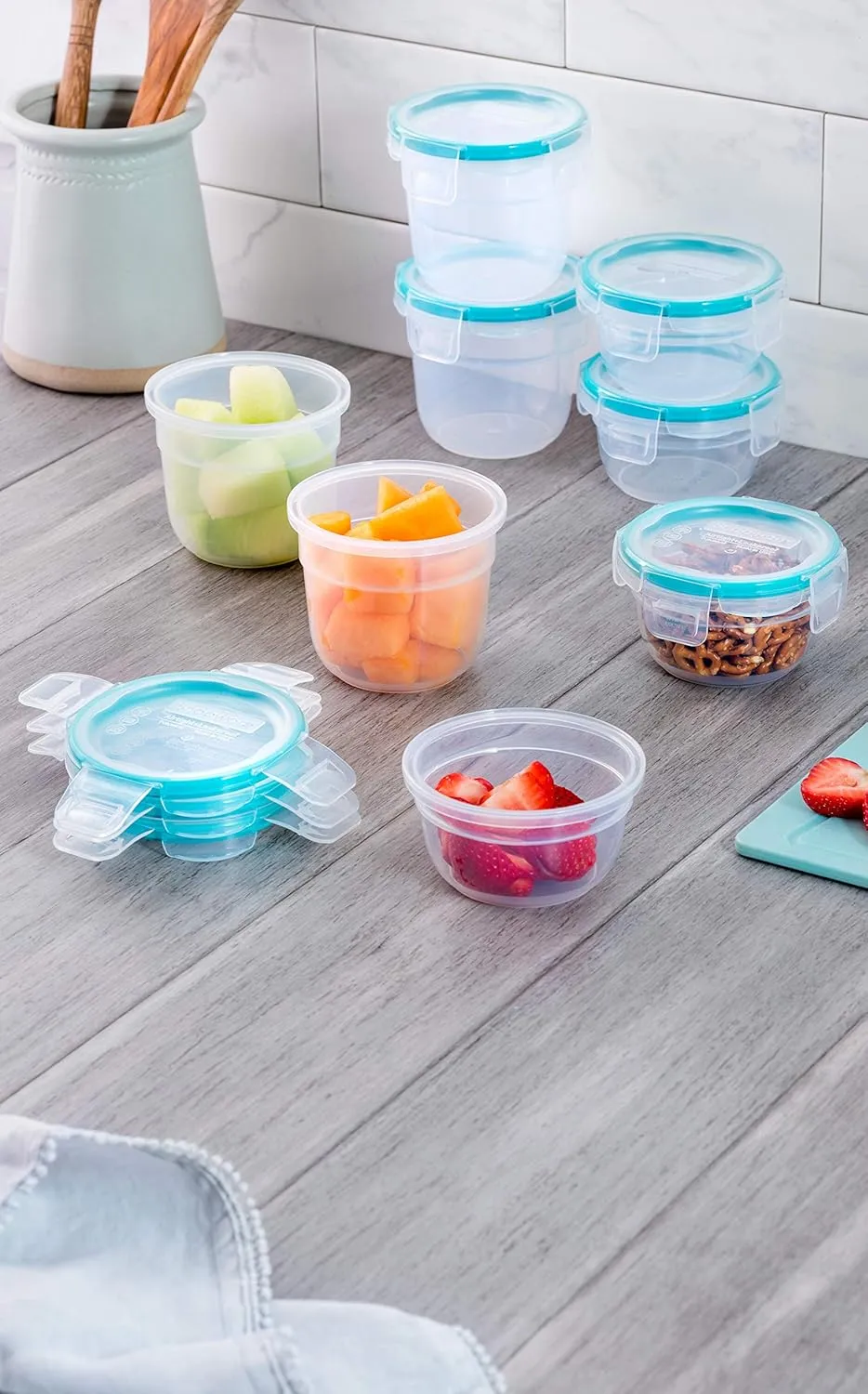 Snapware Total Solution 16-Pc Plastic Food Storage Containers Set ,(4) 2-Cup & (4) 1.2-Cup Round Meal Prep Container, BPA-Free Lids with 4 Locking Tabs, Microwave, Dishwasher, and Freezer Safe