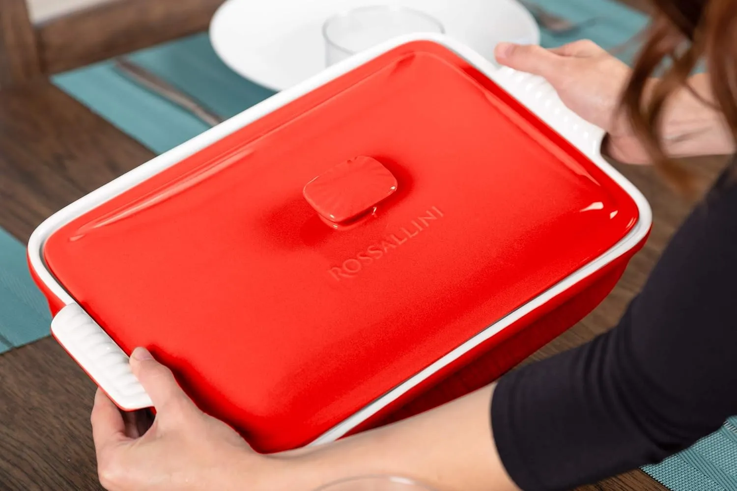 Stoneware Casserole Dish Bakeware Set with Lid, Covered Rectangular Dinnerware, Large 3.2 Quart, 11 by 9 Inch, Rosso [Red]