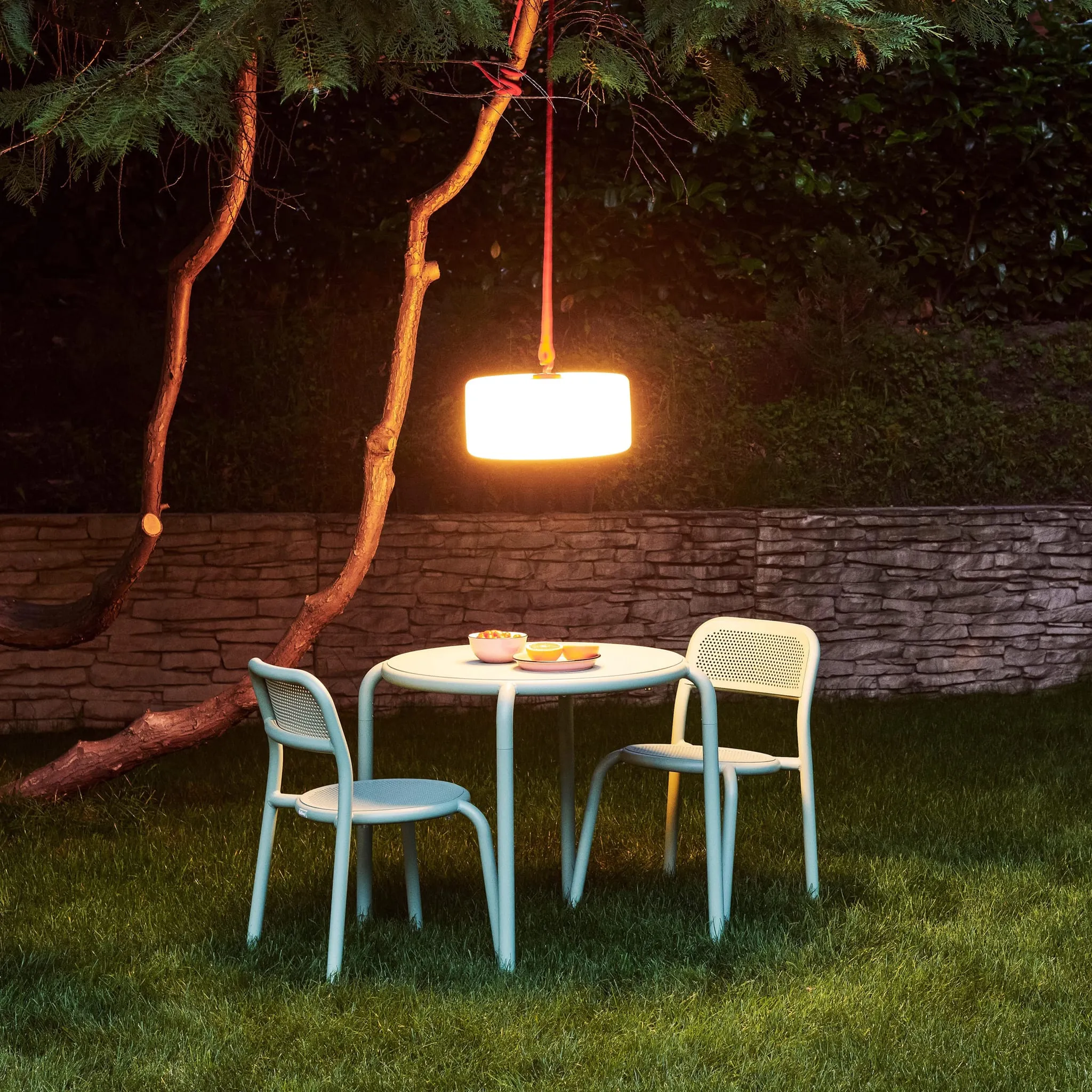 Toní Bistro Set<br> 1 Round Table   2 Chairs